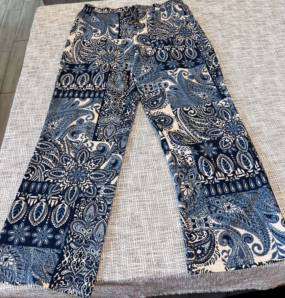 Soho Apparel Ltd. Paisley Print Pants Size M Blue White Drawstring